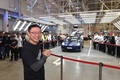 テスラ上海ギガファクトリーで行われた中国製モデル3の従業員車主向け車両出荷式（2019年12月30日撮影）。(c)CNS/曹磊