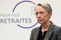 仏パリで、年金改革案を発表したエリザベット・ボルヌ首相（2023年1月10日撮影）。(c)Bertrand GUAY / POOL / AFP
