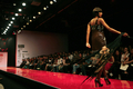 2008年3月12日、インド・ニューデリー市内で発表されたSuneet Varmaの08/09年秋冬コレクション。(c)AFP/Manpreet ROMANA
