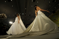 インドネシアのジャカルタ（Jakarta）で開催された08年度グランド・ウエディング・エキスポ（ Grand Wedding Expo）で披露されたファッションショー（2008年6月20日撮影）。(c)AFP/
Jewel SAMAD