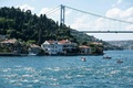 トルコ・イスタンブールで開かれた「ボスポラス海峡大陸間水泳大会」の参加者ら（2019年7月21日撮影）。(c)Yasin AKGUL / AFP
