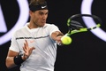 全豪オープンテニス、男子シングルス決勝。フォアハンドを打つラファエル・ナダル（2017年1月29日撮影）。(c)AFP/PAUL CROCK 
