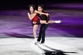 平昌冬季五輪、フィギュアスケートのエキシビションに臨む隋文静/韓聰組（2018年2月25日撮影）。(c)AFP/Mladen ANTONOV