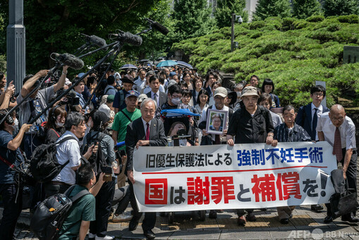 Japan PM apologises to forced sterilisation victims 写真2枚 国際ニュース：AFPBB News