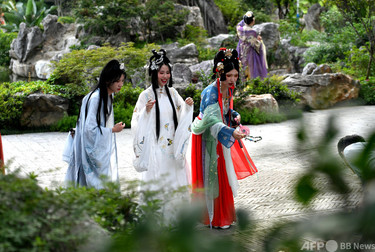 中国で市民権得た若者の 漢服 ファッション チャイナドレスとの違いは 写真1枚 国際ニュース