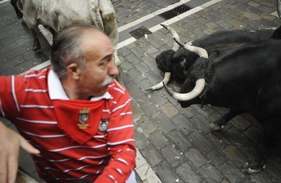 「牛追い」始まる、早くもけが人続出 サン・フェルミン祭