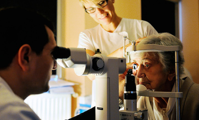 医薬品で13人失明？ドイツ製薬会社が責任を否定