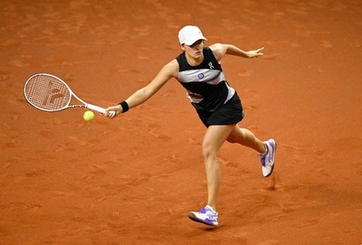 シフィオンテク、復帰戦白星で準々決勝進出 ポルシェGP