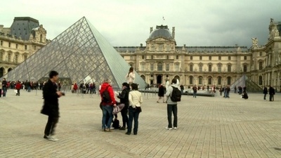 在仏米大使館が伝授、旅先でスリから身を守る方法