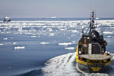 シー・シェパードが調査捕鯨妨害、南極海