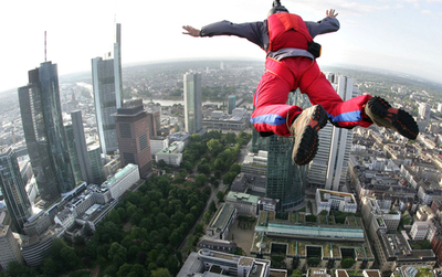 高層ビルからジャンプ、摩天楼祭り開催 - ドイツ