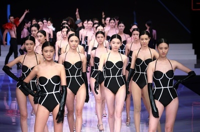 未来のスーパーモデルたち、北京でコンテスト