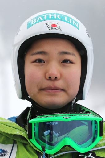 ソチ五輪で金メダル有力の高梨、W杯開幕戦で「波に乗りたい」