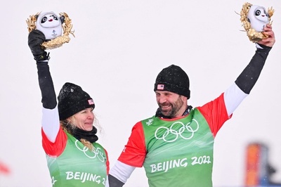 スノボクロス混合団体優勝の米国ペア、セクハラ疑惑のコーチを擁護