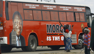 ジンバブエ野党党首、決選投票回避案に反論