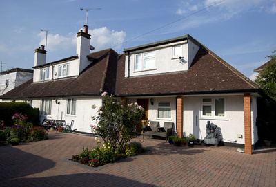 19年逃亡の伊マフィア首領、英国で逮捕 旅行会社経営の「最高の隣人」