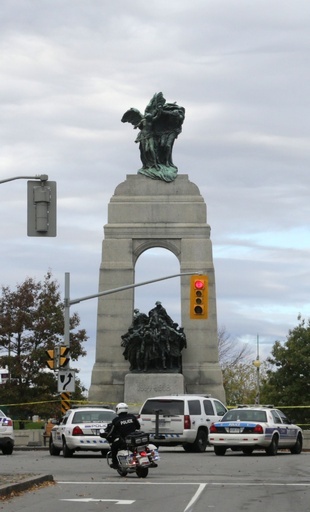 カナダ銃撃犯、テロ監視対象の男と特定