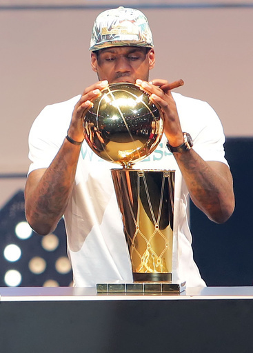 NBAファイナル連覇のマイアミ・ヒートが優勝パレード