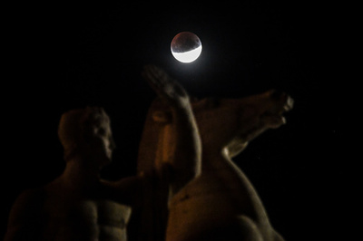 部分月食で祝福？ 人類初の月面着陸果たしたアポロ11号打ち上げから50年