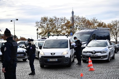 外出許可証に「誰かの顔をぶん殴るため」ロックダウン違反で罰金 仏