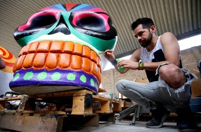 【今日の1枚】「死者の日」に向け「頭蓋骨」作り、メキシコ