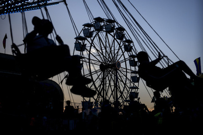 米遊園地アトラクションから乗客放り出される 1人死亡、7人負傷