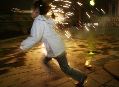 中国・四川省の会社役員ら、爆竹禁止の腹いせに警察署を襲撃