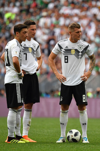 クロースがエジルの人種差別批判を「ナンセンス」と非難