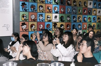 学術トークが人気のバー 中国でブームに