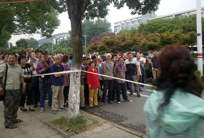 中国で退役軍人らが抗議デモ、警察が介入し解散