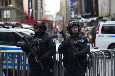 米NY市警、大みそかのタイムズスクエアで厳戒態勢へ 直近の襲撃事件受け
