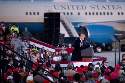 トランプ・バイデン両氏、激戦州ミネソタ州を訪問