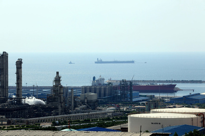 仏トタル、イランでの大規模ガス田開発中止を予告