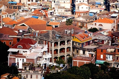 「歴史ある国際コミュニティー」コロンス島が世界文化遺産に