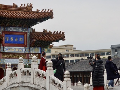 「中国のハリウッド」で増える縦型ショートドラマ