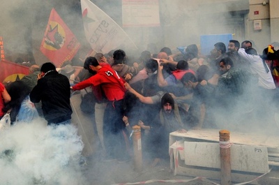 トルコ炭鉱爆発、死者274人に 警察はデモ隊に催涙ガス