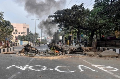 警察発砲で2人死亡 インド市民権法案への抗議デモ