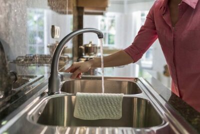 手にやけど、水道で冷やしたら「水が無駄になる」という彼氏…韓国女性「別れる！」