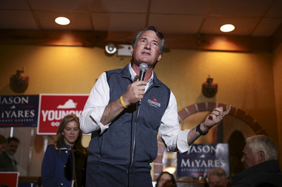  トランスジェンダー生徒の「トイレ問題」米州知事選の争点に 性的暴行を機に