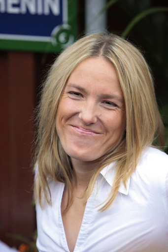 エナンの名前が会場の並木道に、全仏オープン