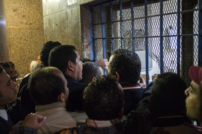 サッカー場衝突の死者は19人、将棋倒しで エジプト当局