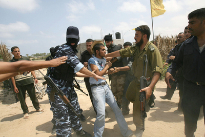 元入植地内の建物撤去をめぐって小競合い - パレスチナ自治区
