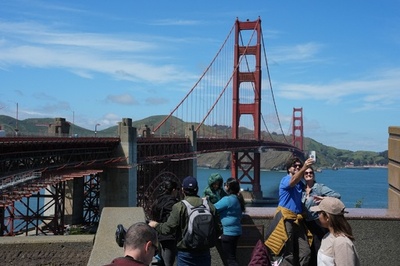 金門橋で親パレスチナデモ 世界各地で同時開催