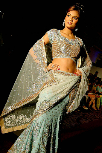 パンジャーブ州でブライダル・ファッションショー開催