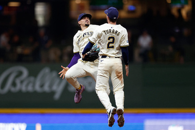 ブルワーズが地区優勝 逆境はねのけPO一番乗り