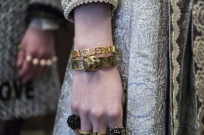 「グッチ」世界観を凝縮した新作ウォッチ