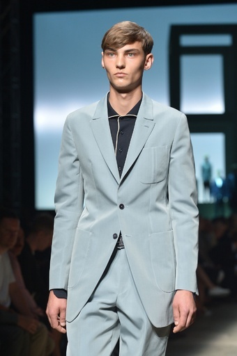 緩やかなシルエットのリラックススタイル、「エルメネジルド ゼニア」15年春夏メンズ