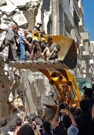 シリア政府軍攻撃で民間人18人死亡、イドリブ県