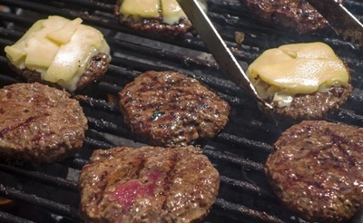 政府機関閉鎖で仕事なくなったらハンバーガー無料、米首都