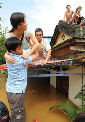 台風16号 ベトナムとカンボジアで死者49人 勢力弱めラオスへ 写真8枚 ファッション ニュースならmode Press Powered By Afpbb News